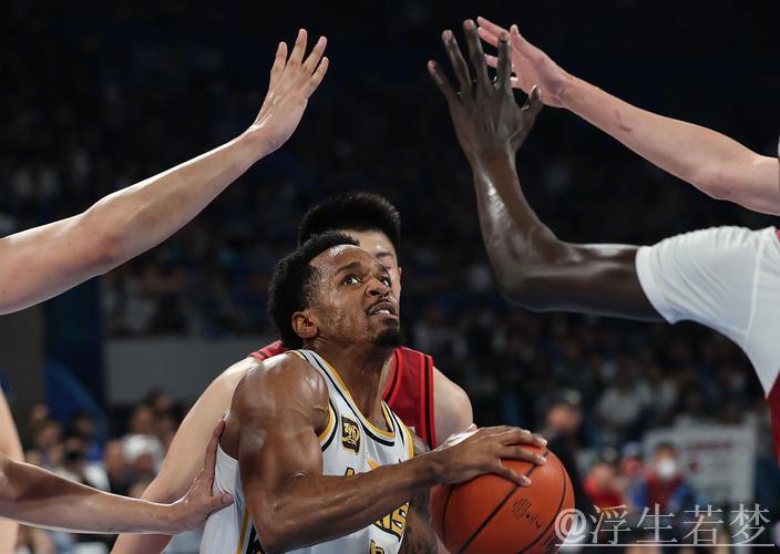 广厦战胜山西：塔克砍16分，迪亚洛斩获17分，CBA揭幕战收官